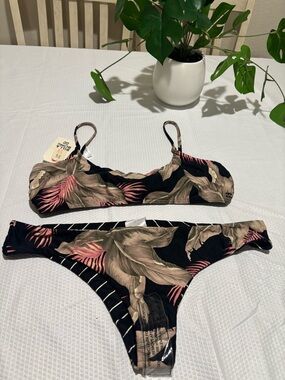 4 in 1 Billabong Black Floral Bikini Bottom